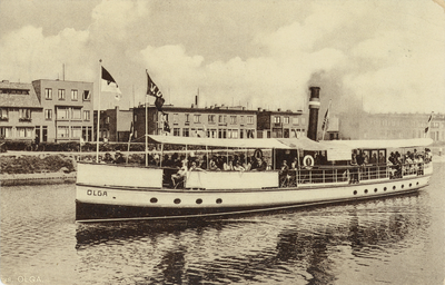 602664 Afbeelding van een gezelschap op het stoomschip Olga in het Merwedekanaal te Utrecht; op de achtergrond enkele ...